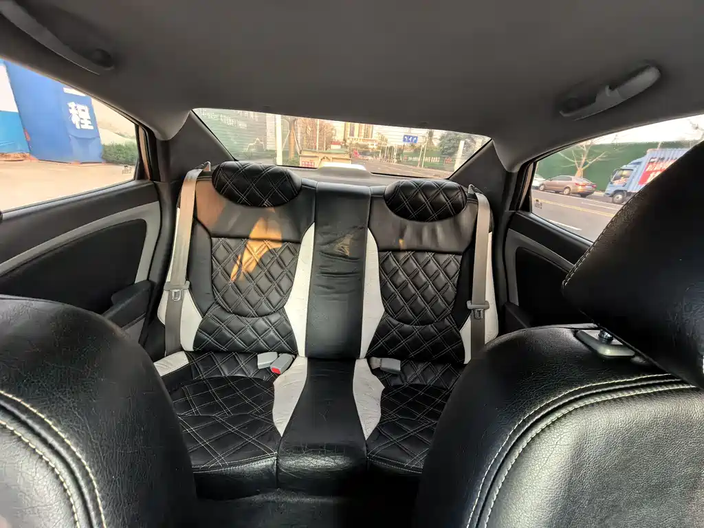 Hyundai Verna 2015 — фото 9