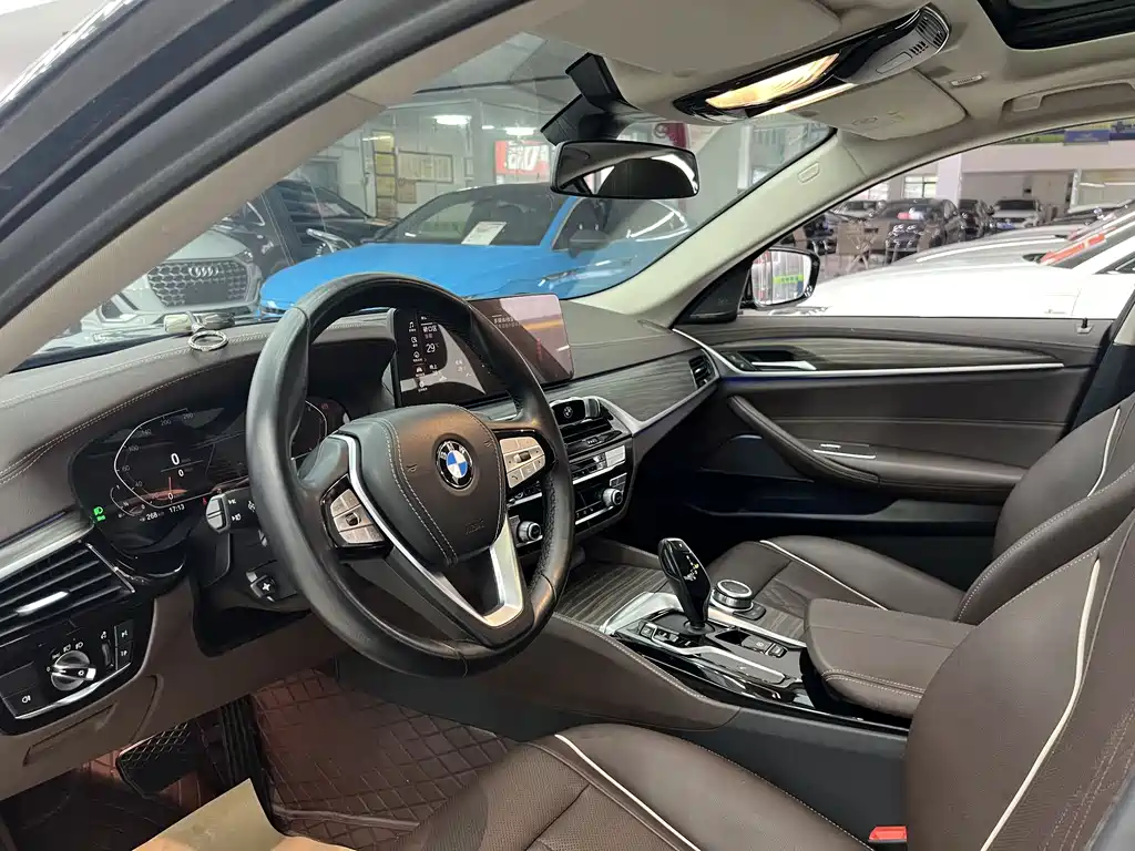 BMW 5 Series 2022 — фото 11