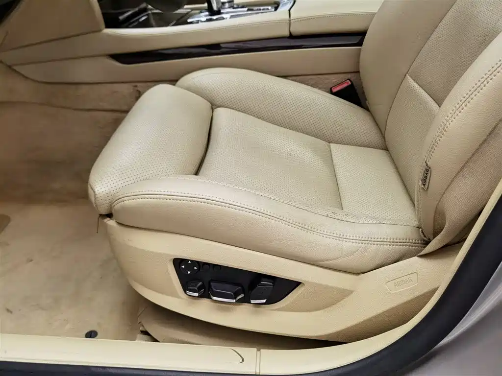 BMW 7 Series 2009 — фото 20