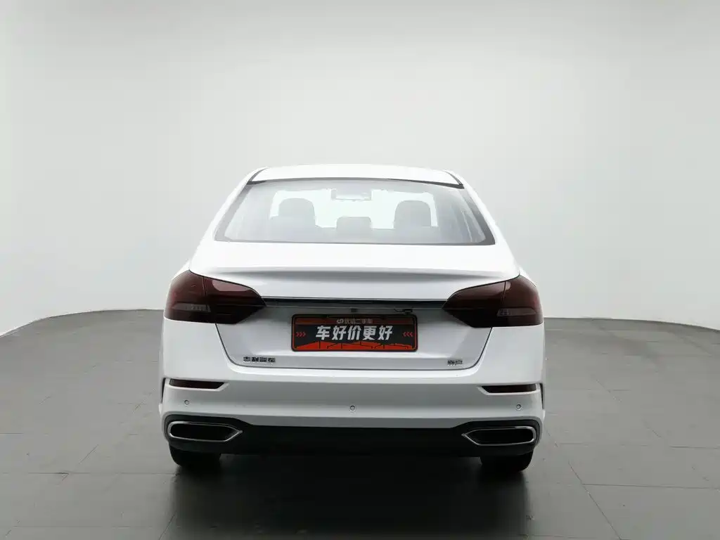 Geely Emgrand 2021