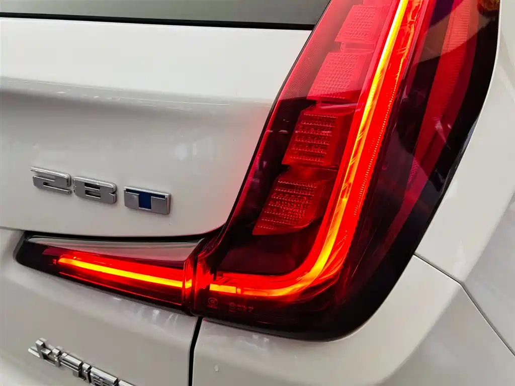 Cadillac XT4 2022 — фото 12