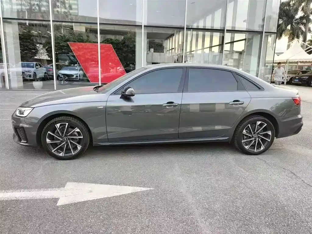 Audi A4L 2023 — фото 3