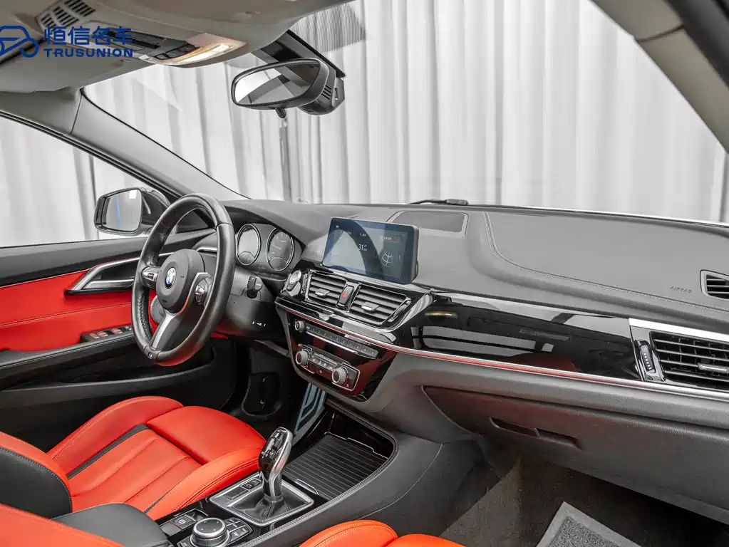 BMW 1 Series 2021 — фото 13