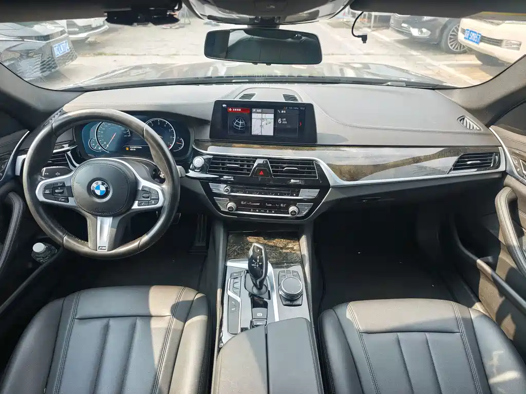 BMW 5 Series 2018 — фото 9