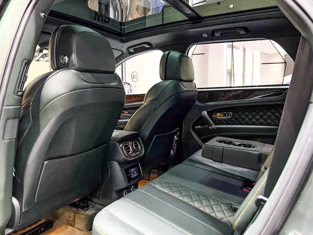 Bentley Bentayga 2018 — фото 14