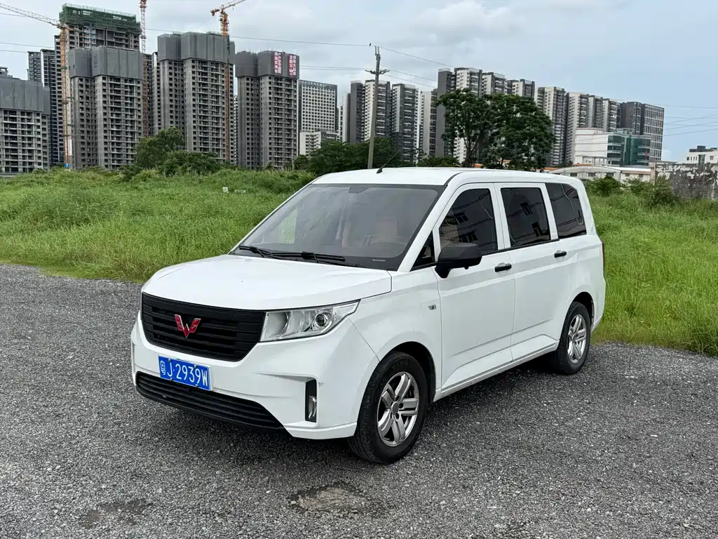 Wuling Hongguang PLUS 2021