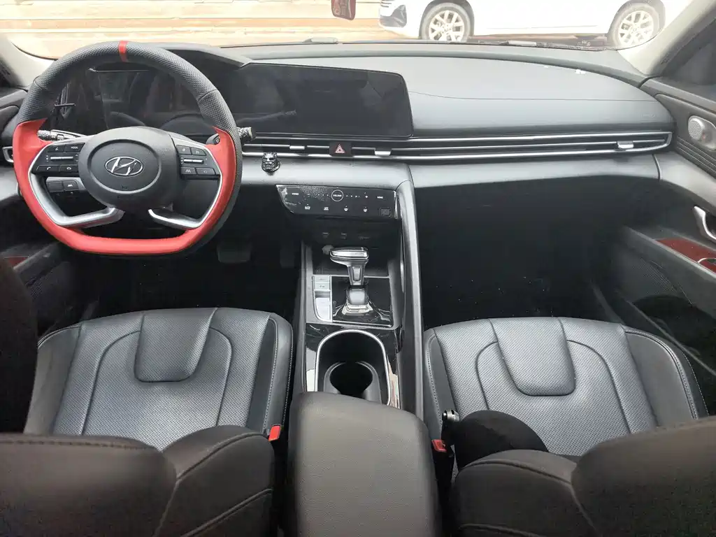 Hyundai Elantra 2022