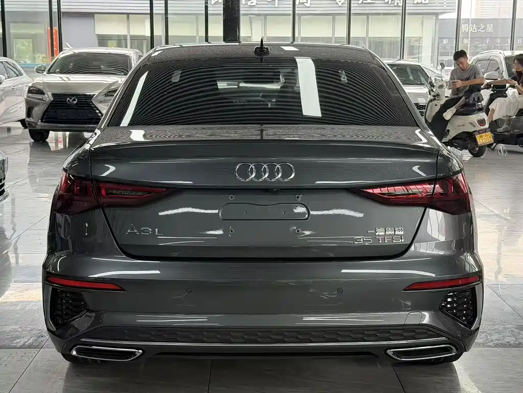 Audi A3 2023 — фото 11
