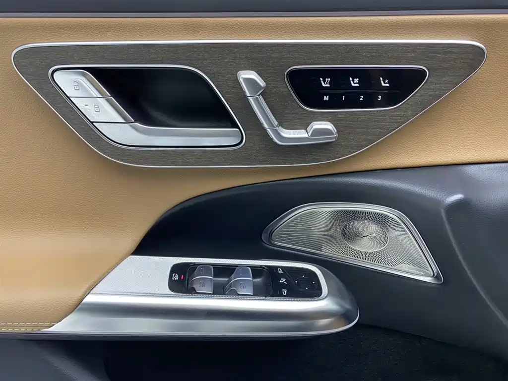 Mercedes-Benz E-Class 2024 — фото 27