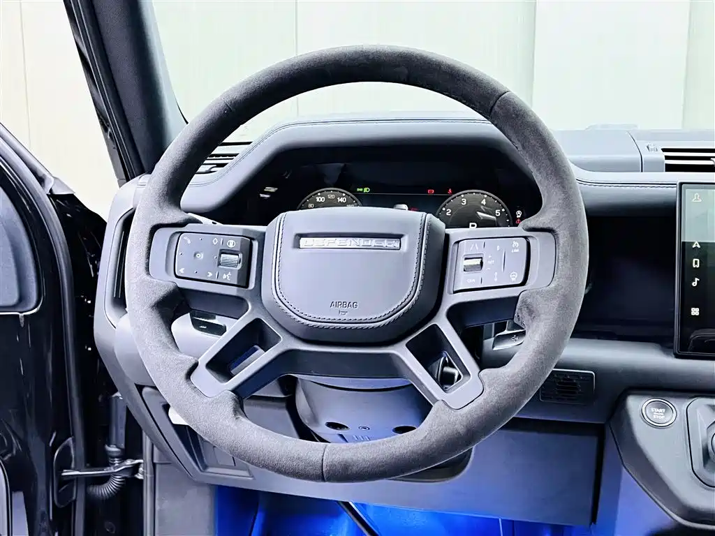 Land Rover Defender 2024 — фото 10