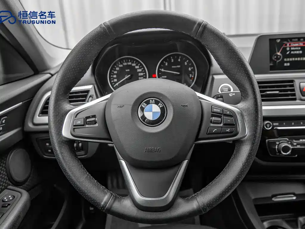 BMW 1 Series 2017 — фото 17
