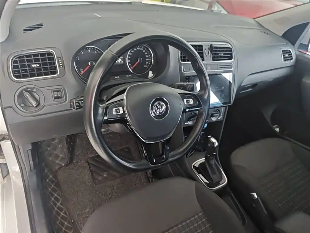 Volkswagen Polo 2017 — фото 10