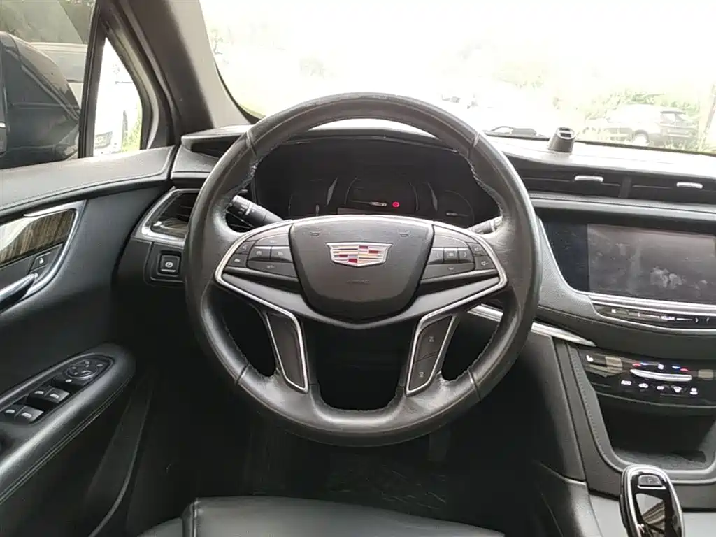 Cadillac XT5 2018 — фото 11