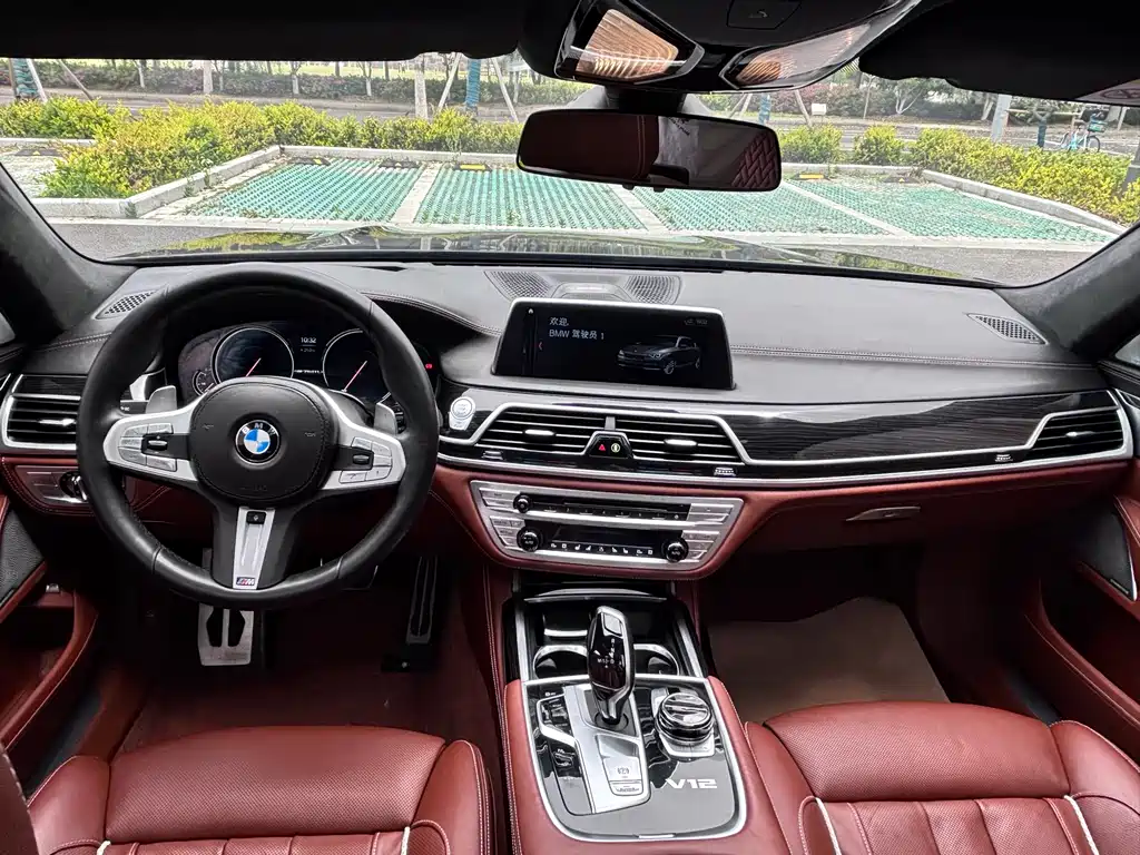 BMW 7 Series 2019 — фото 8