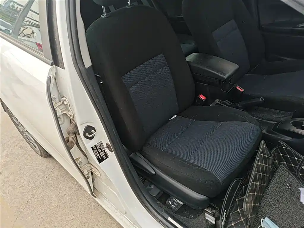 Toyota Yaris L 2020 — фото 25