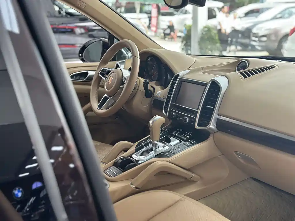 Porsche Cayenne 2015 — фото 24