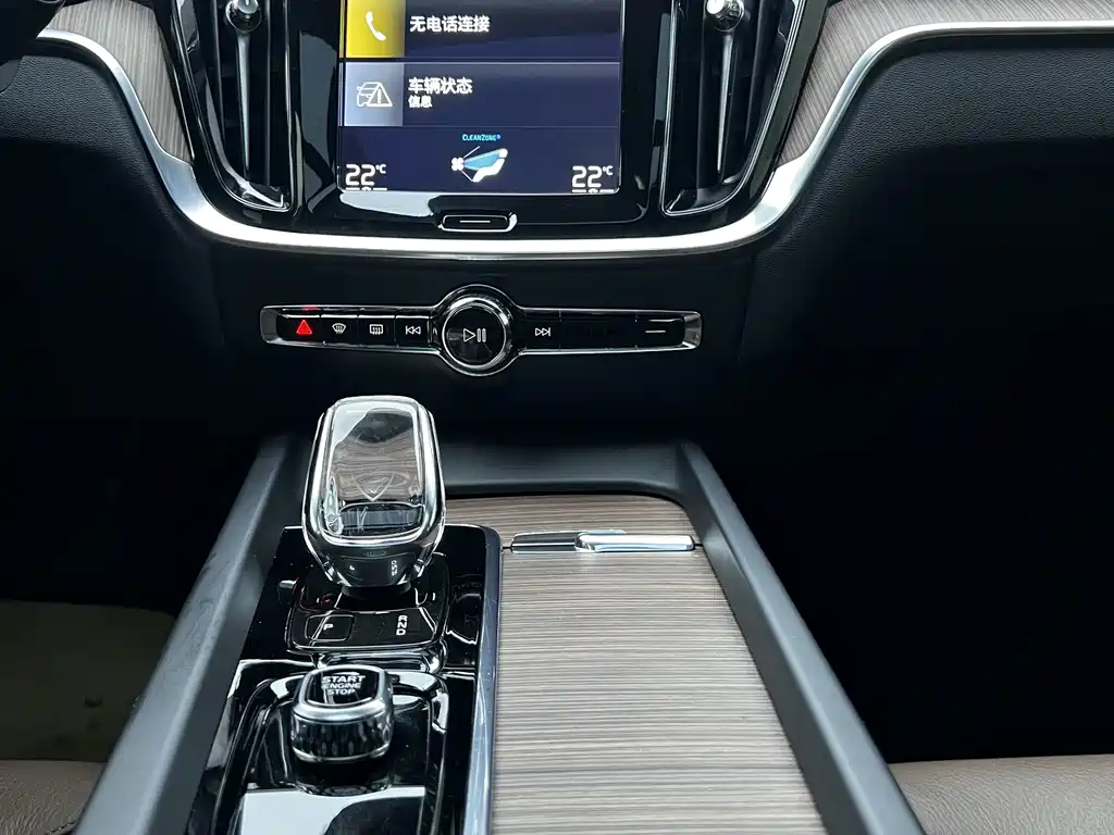 Volvo S60 2022 — фото 19