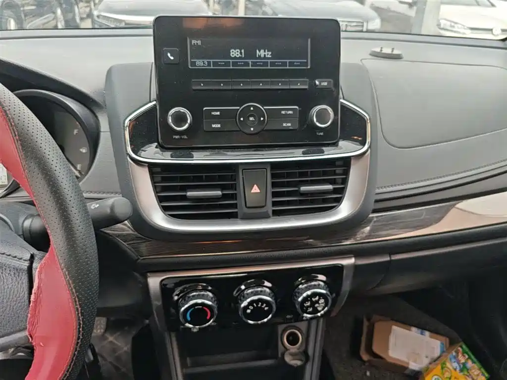 Toyota Yaris L 2020 — фото 13