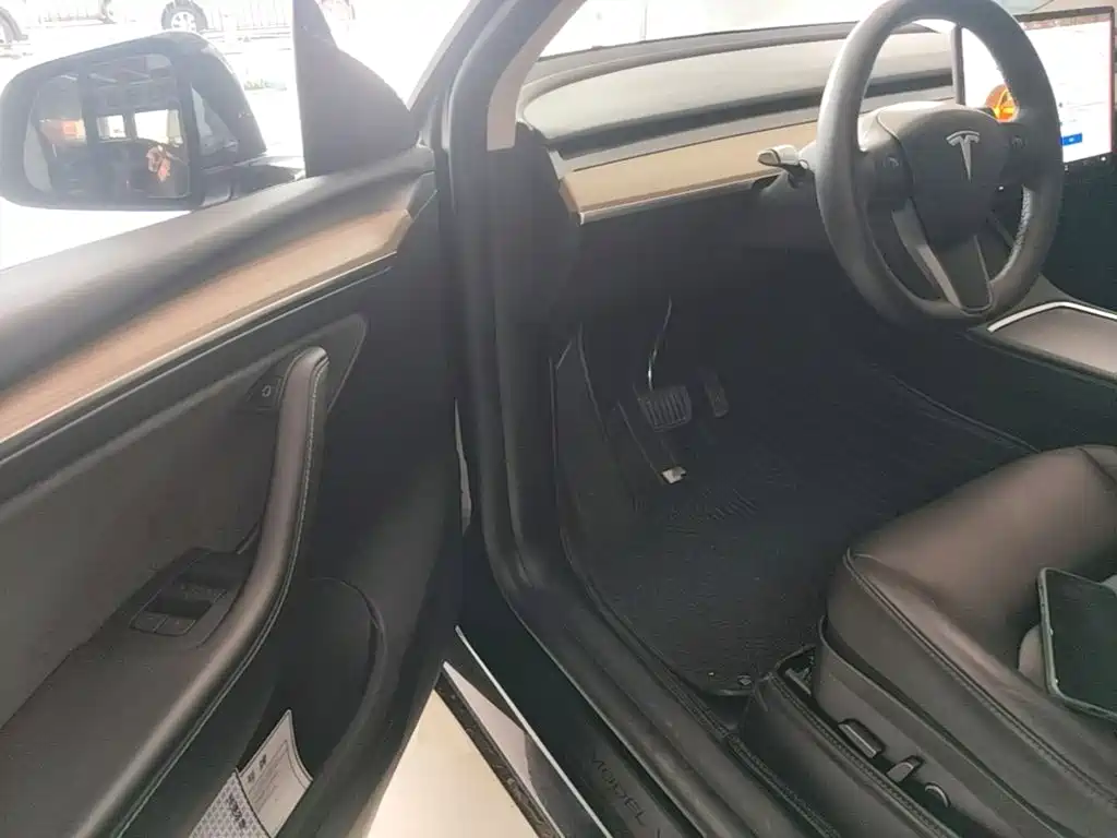 Tesla Model Y 2023 — фото 15
