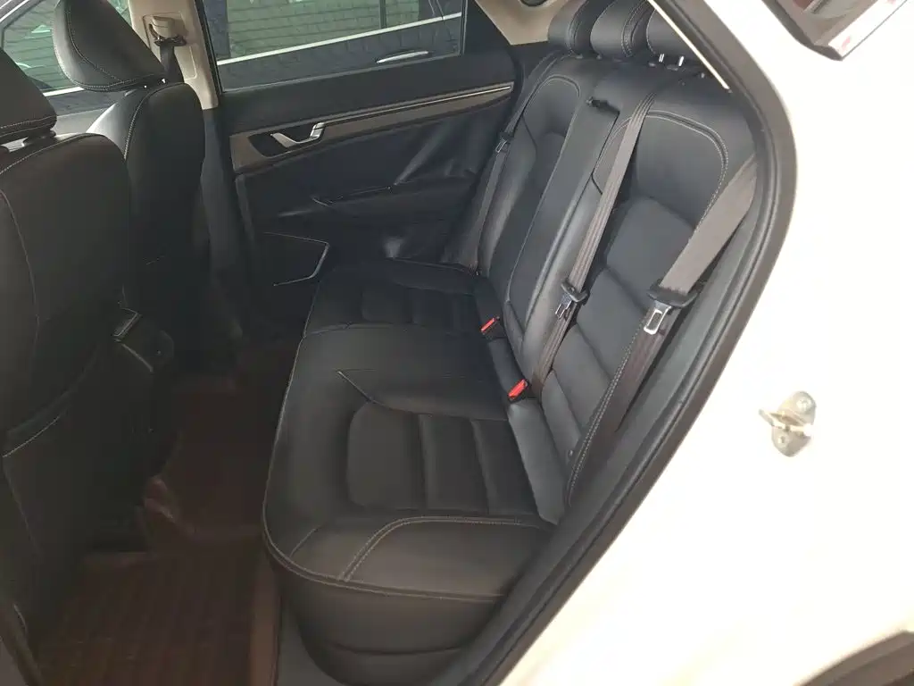 Geely Emgrand GS 2017 — фото 12