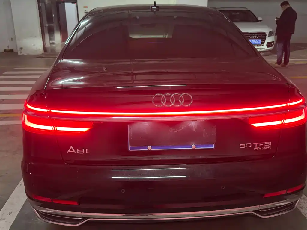 Audi A8 2021 — фото 11