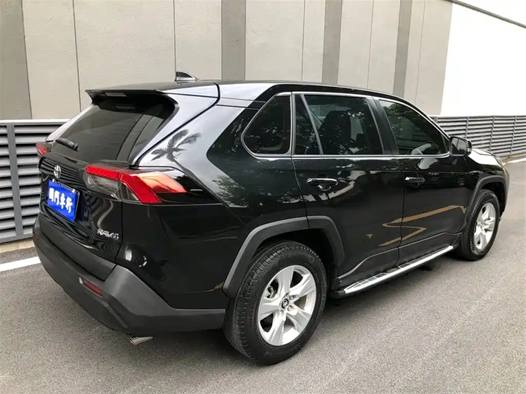 Toyota RAV4 2020 — фото 12