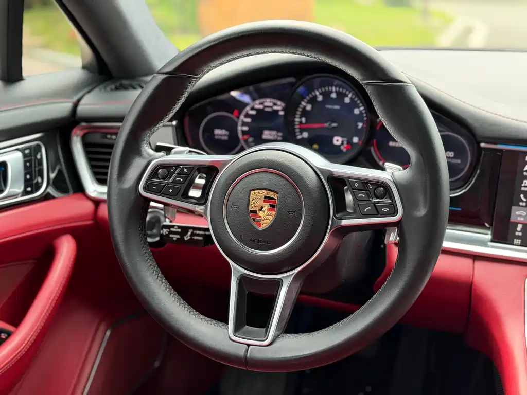 Porsche Panamera 2018 — фото 20