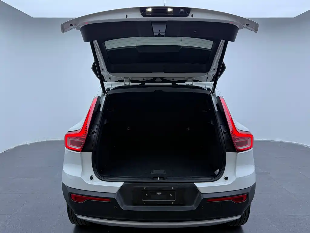Volvo XC40 2021 — фото 18