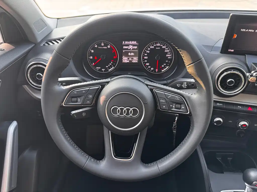 Audi Q2L 2021 — фото 16