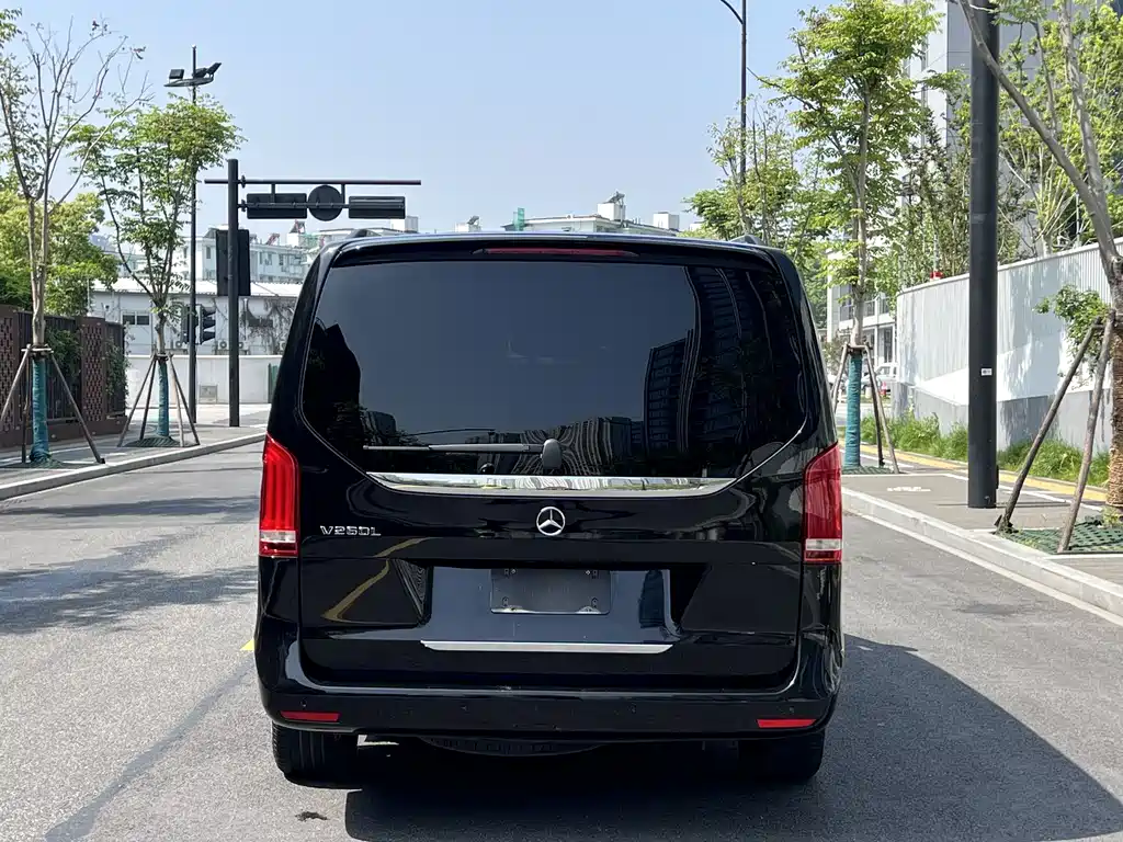 Mercedes-Benz V-Class 2020 — фото 10
