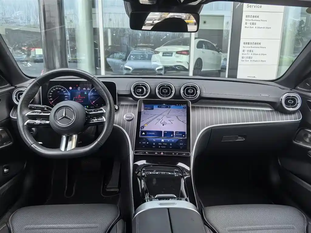 Mercedes-Benz C-Class 2024 — фото 10