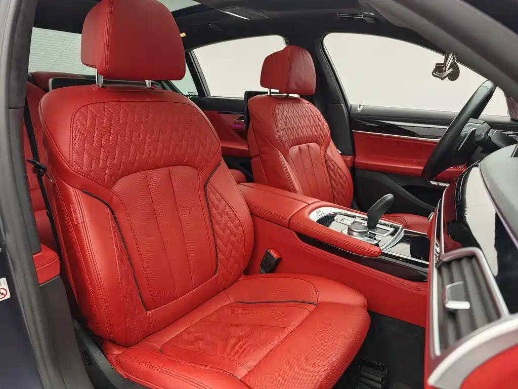 BMW 7 Series 2018 — фото 14