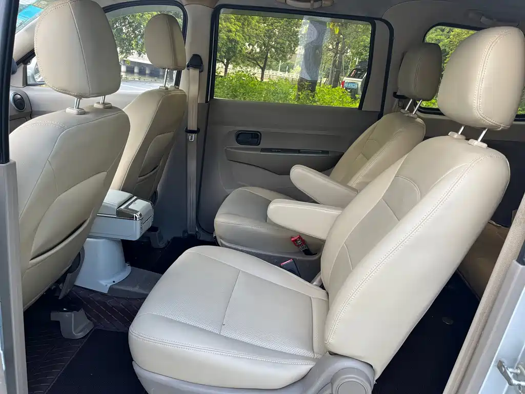 Wuling Hongguang 2014
