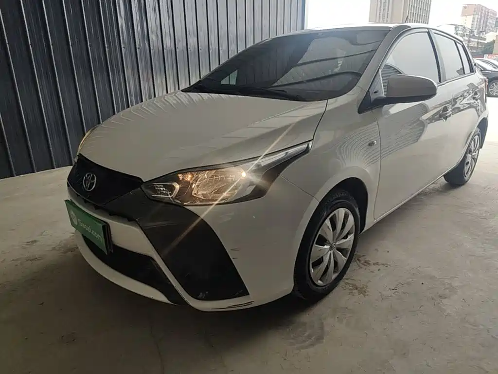 Toyota Yaris L 2017 — фото 2