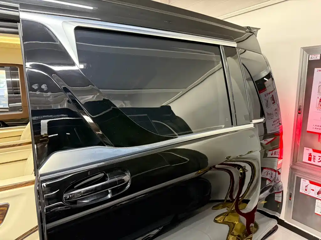 Mercedes-Benz V-Class 2020 — фото 15