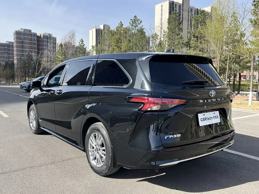 Toyota Sienna 2022 — фото 7
