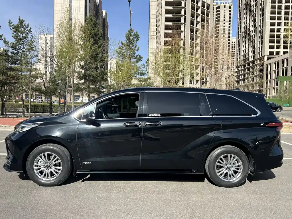 Toyota Sienna 2022 — фото 5