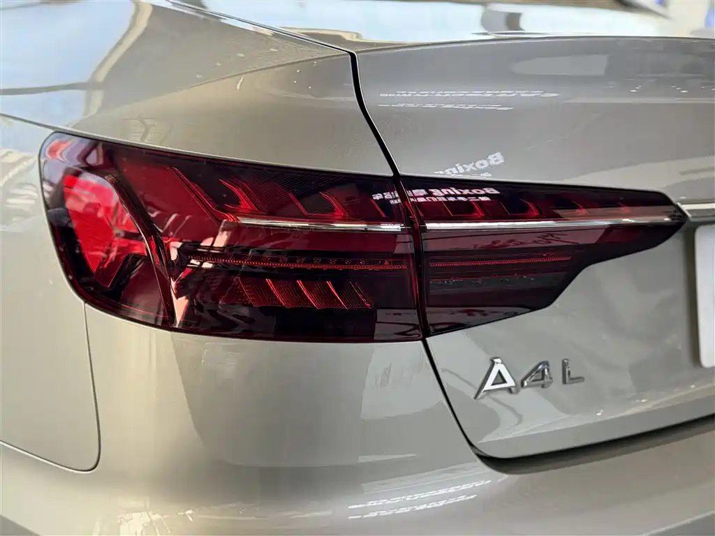 Audi A4L 2021 — фото 10