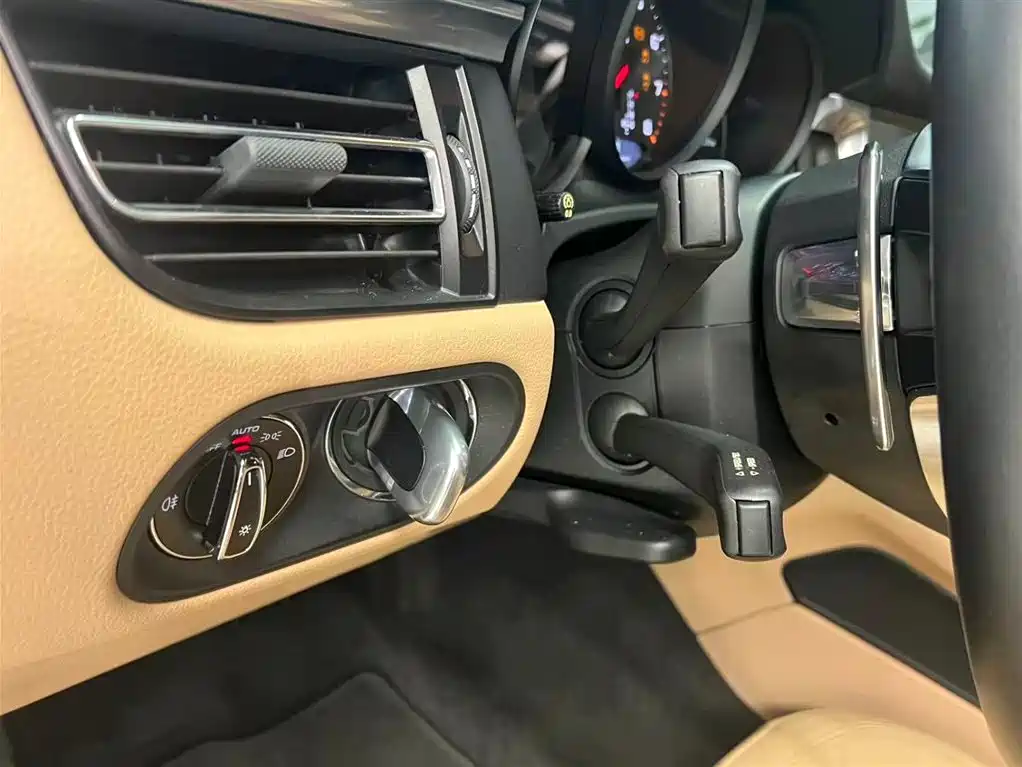 Porsche Macan 2020 — фото 14