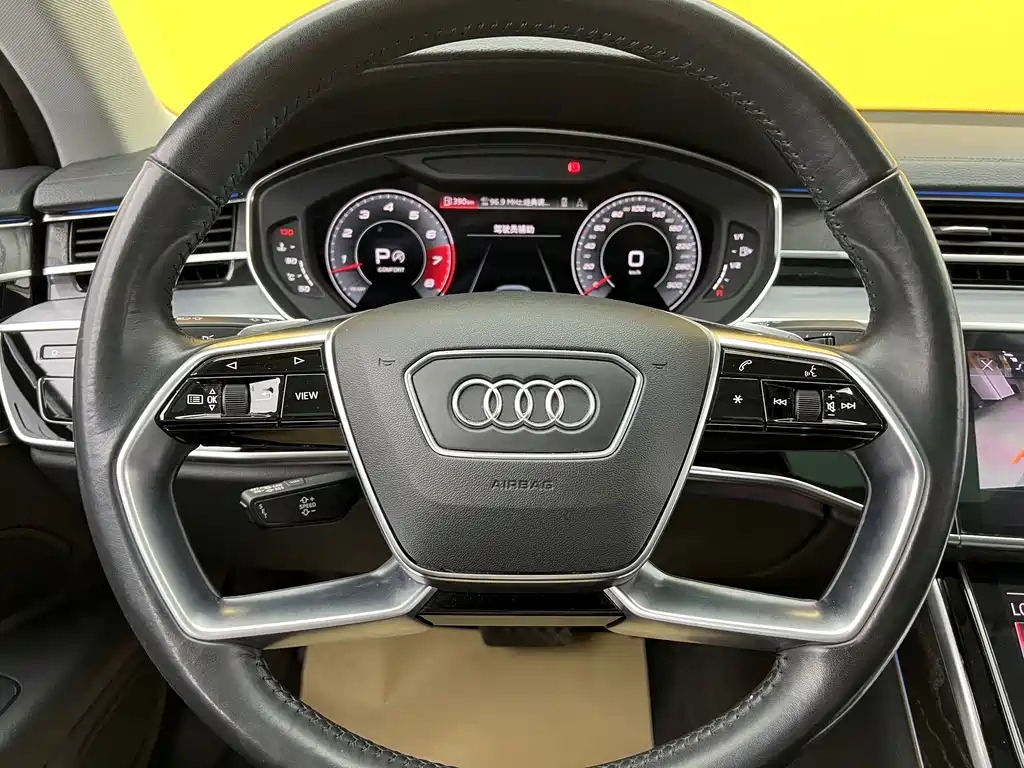 Audi A8 2021 — фото 9
