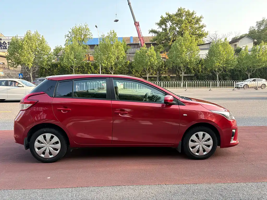 Toyota Yaris L 2015 — фото 6