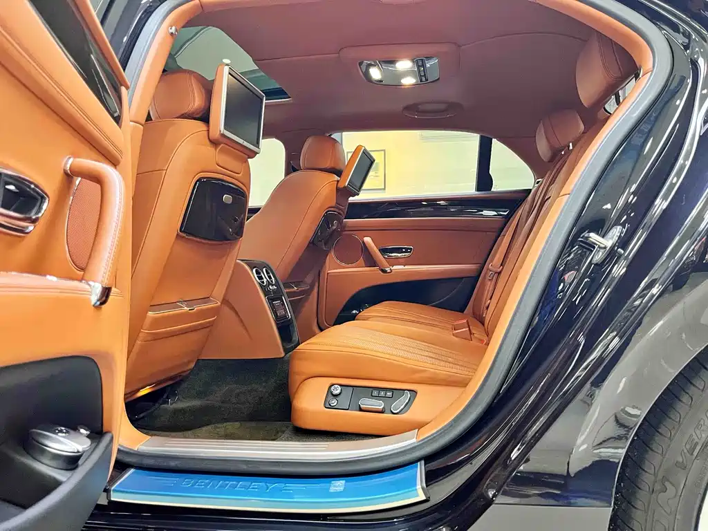 Bentley Flying Spur 2015 — фото 10