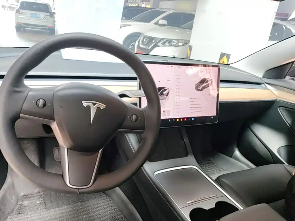 Tesla Model 3 2023 — фото 10
