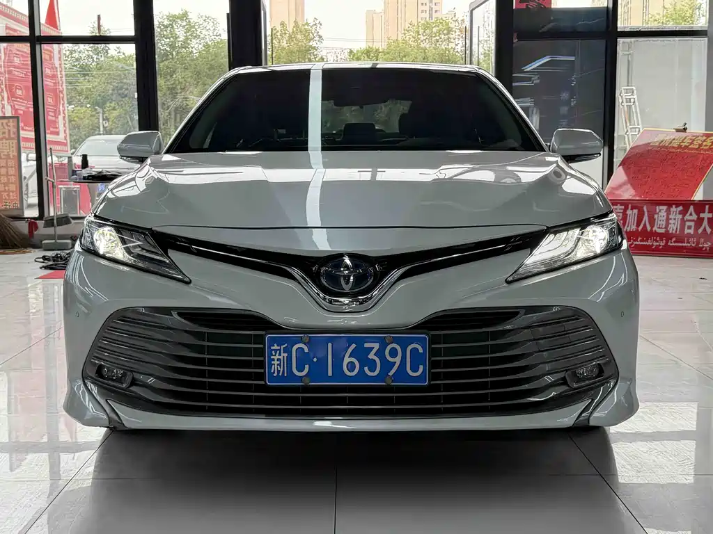 Toyota Camry 2020 — фото 2