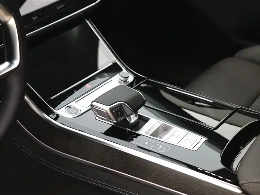 Audi A8 2025 — фото 14