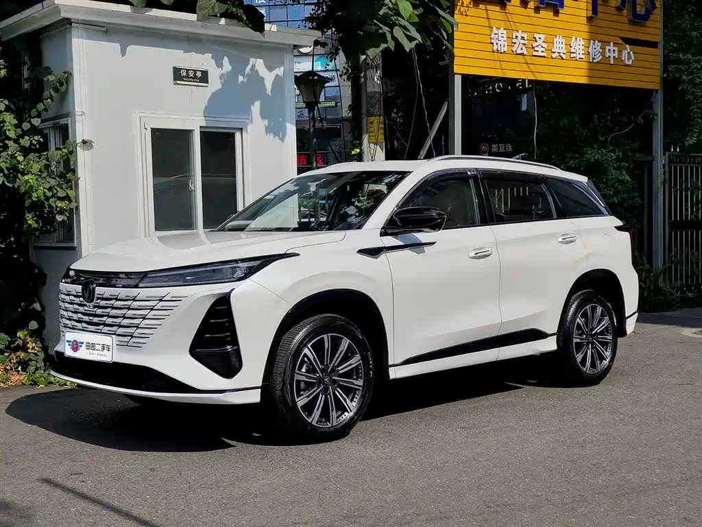 Changan CS75 PLUS 2025 — фото 1