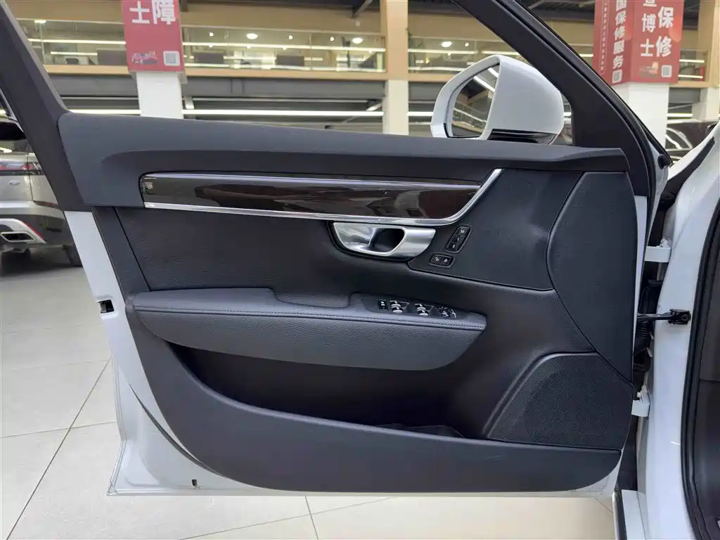 Volvo S90 2018 — фото 15