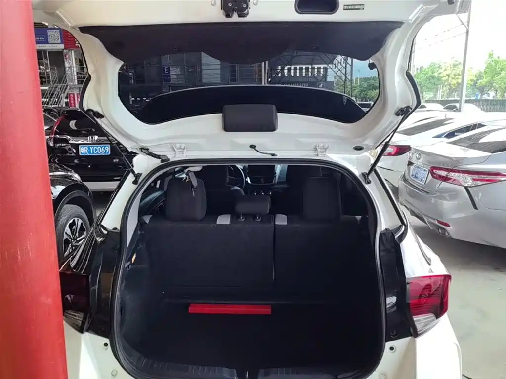 Toyota Yaris L 2022 — фото 19