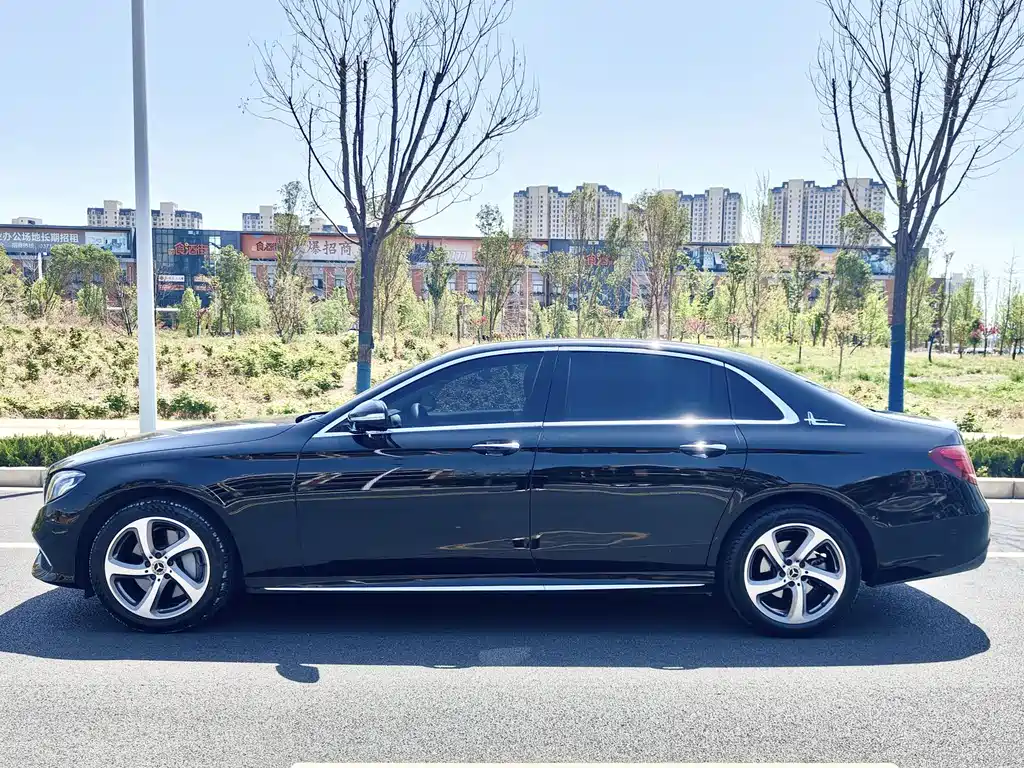 Mercedes-Benz E-Class 2018 — фото 18