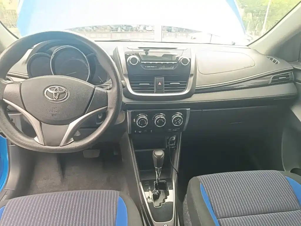 Toyota Yaris L 2016 — фото 13